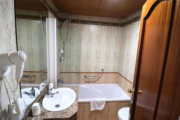 Imagen de la habitación del Hotel Santa Monica Playa. Foto 6