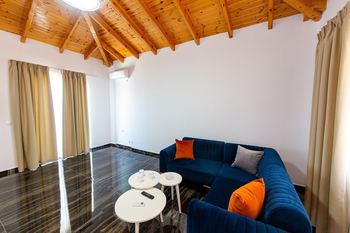 Imagen de la habitación del Hotel Santa Oliva Suites. Foto 15