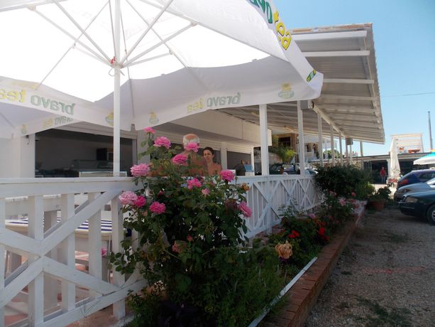 Imagen del bar/restaurante del Hotel Santa Paola - In Sarand&euml; (kodrra). Foto 3