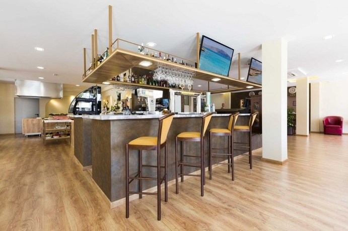 Imagen del bar/restaurante del Hotel Santa Ponsa Pins. Foto 3