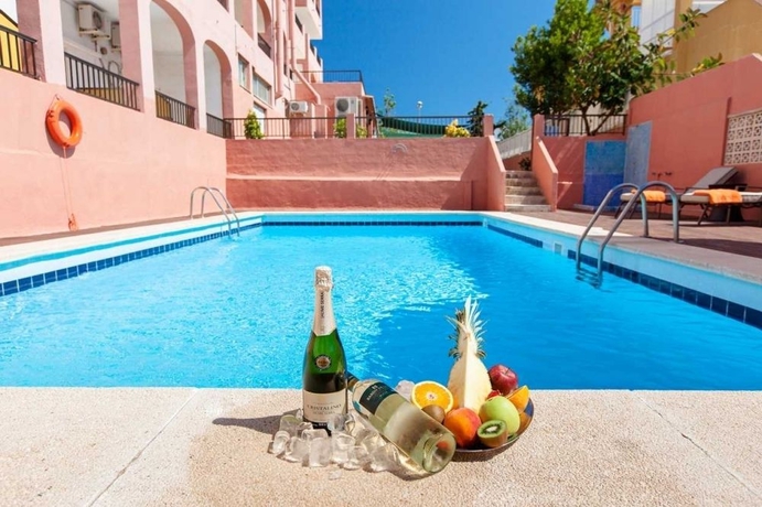 Imagen de la piscina del Hotel Santa Ponsa Pins. Foto 16