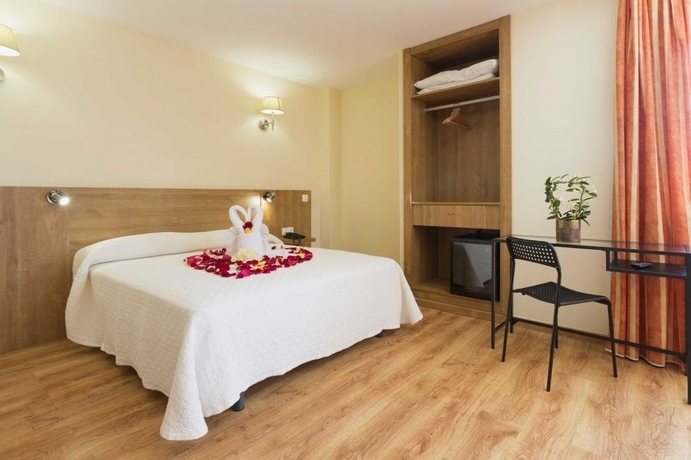 Imagen de la habitación del Hotel Santa Ponsa Pins. Foto 12