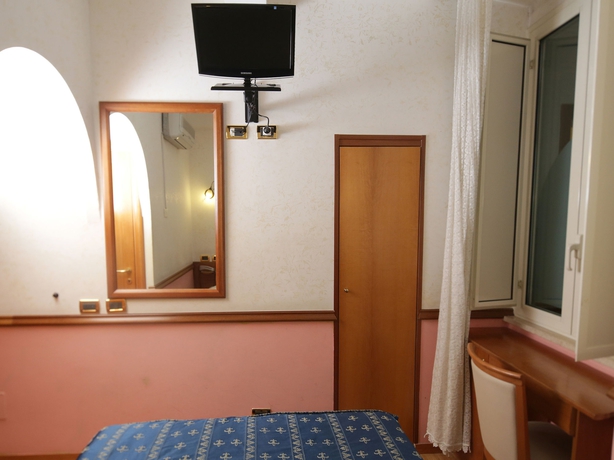 Imagen de la habitación del Hotel Santa Prassede. Foto 8