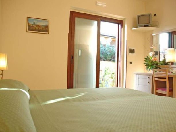 Imagen de la habitación del Hotel Santa Rosa, Sangineto Lido. Foto 9