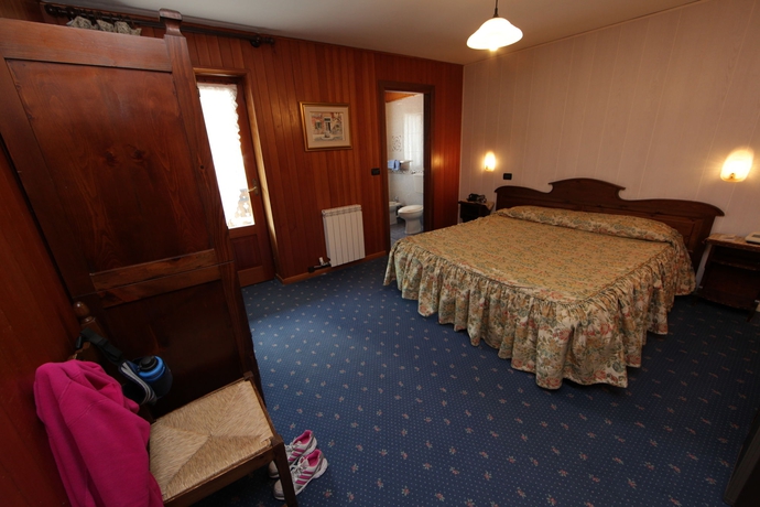 Imagen de la habitación del Hotel Santa San. Foto 2