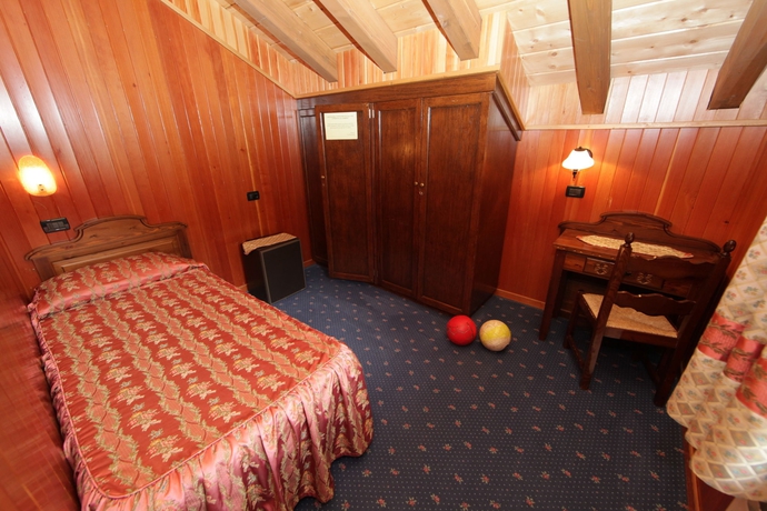 Imagen de la habitación del Hotel Santa San. Foto 5