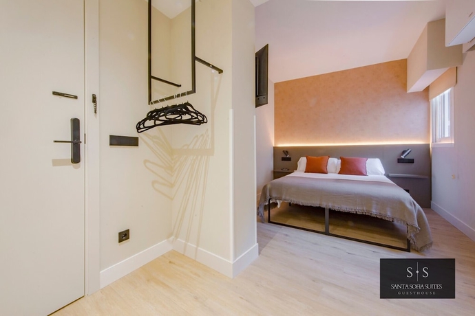 Imagen de la habitación del Hotel Santa Sofia Suites. Foto 16