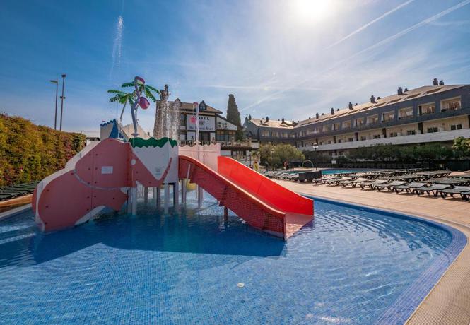 Imagen de la piscina del Hotel Santa Susanna Resort. Foto 12