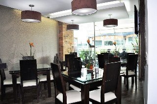 Imagen de la habitación del Hotel Santafe Real. Foto 7