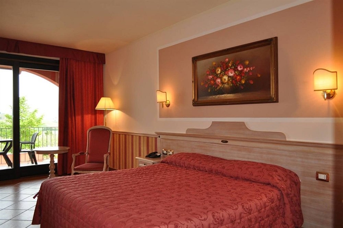 Imagen de la habitación del Hotel Santamaria Langhe. Foto 2