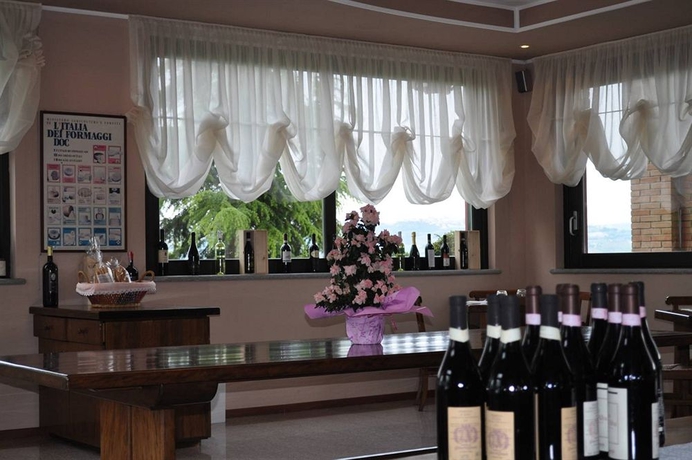 Imagen de los interiores del Hotel Santamaria Langhe. Foto 4