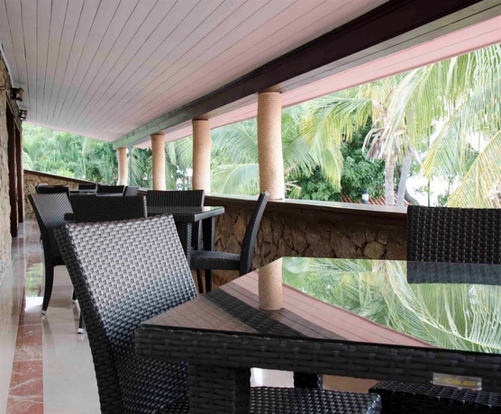 Imagen de los exteriores del Hotel Santamar&iacute;a Del Mar. Foto 11