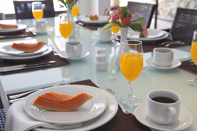 Imagen del bar/restaurante del Hotel Santamar&iacute;a Del Mar. Foto 4