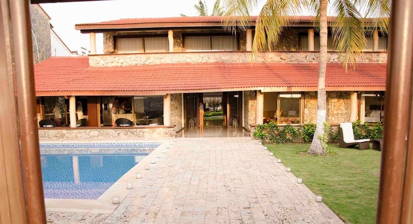 Imagen de los exteriores del Hotel Santamar&iacute;a Del Mar. Foto 13