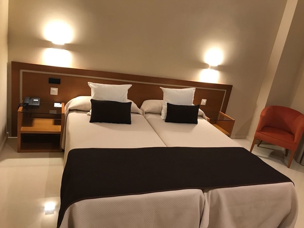 Imagen de la habitación del Hotel Santamarta. Foto 6