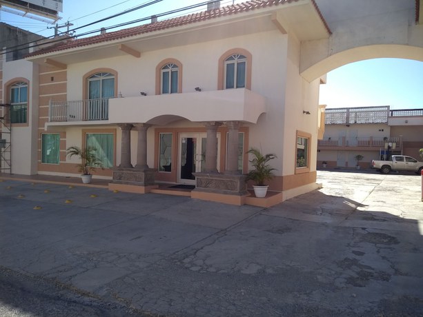 Imagen de los interiores del Hotel Santander Inn and Suites. Foto 9