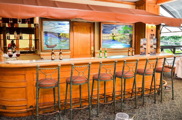 Imagen del bar/restaurante del Hotel Santander Plaza. Foto 5