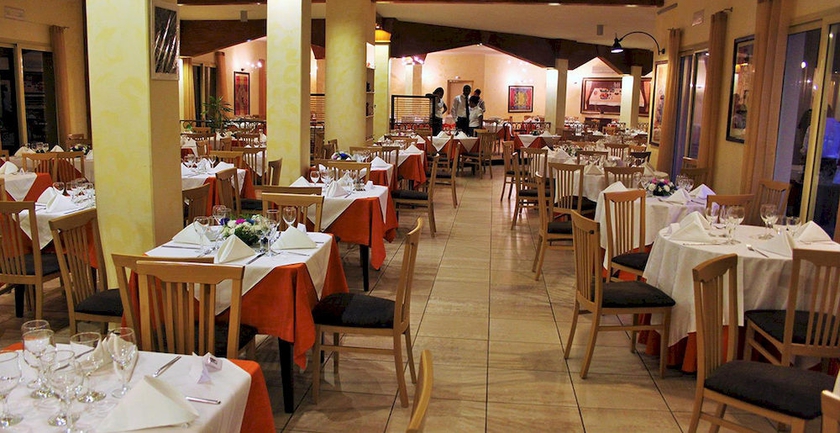 Imagen del bar/restaurante del Hotel Santantao Art Resort. Foto 3