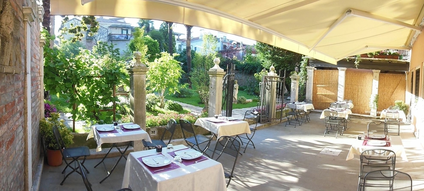 Imagen del bar/restaurante del Hotel Sant'antonin. Foto 3