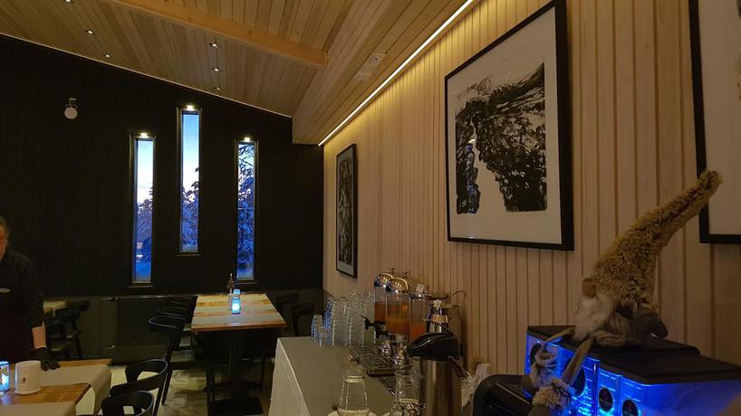 Imagen del bar/restaurante del Hotel Santa's Igloos Arctic Circle. Foto 8