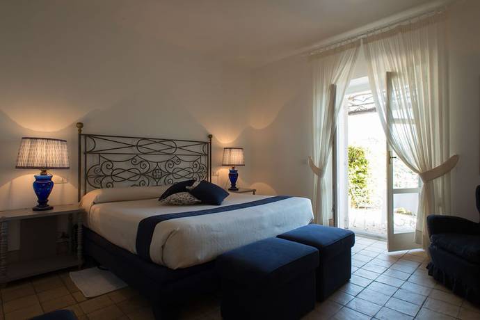 Imagen de la habitación del Hotel Santavenere. Foto 9