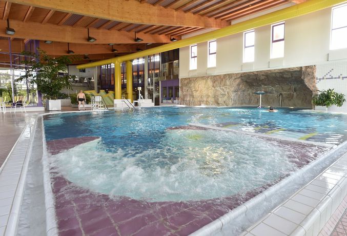 Imagen de la piscina del Hotel Sant&eacute; Royale and Gesundheitsresort. Foto 18