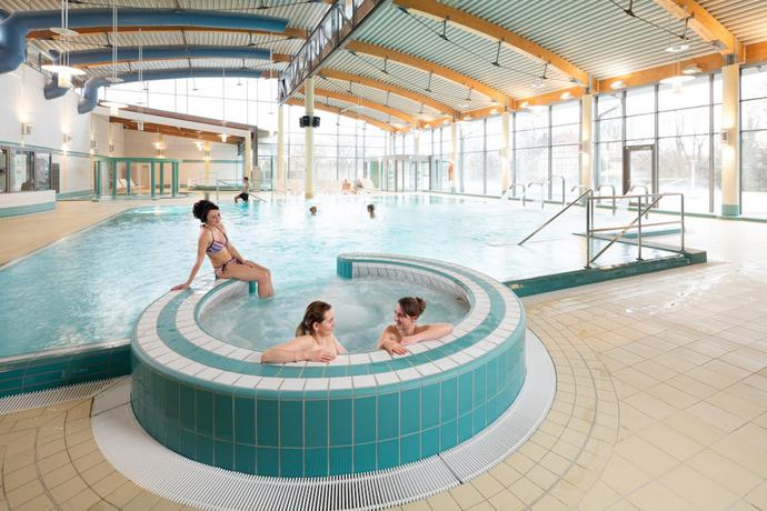 Imagen de la piscina del Hotel Sant&eacute; Royale and Gesundheitsresort. Foto 19