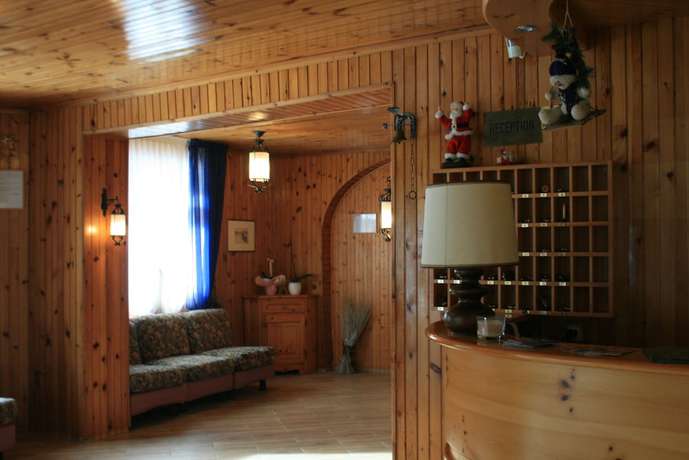 Imagen de los interiores del Hotel Santellina. Foto 17