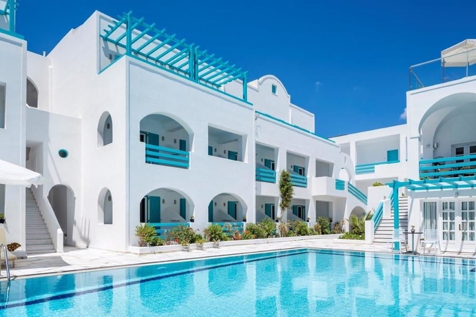 Imagen de la piscina del Hotel Santellini. Foto 12