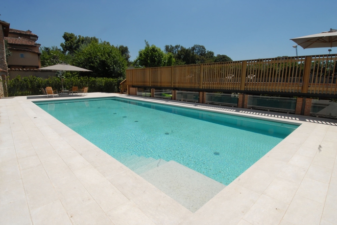 Imagen de la piscina del Hotel Santellone Resort. Foto 9