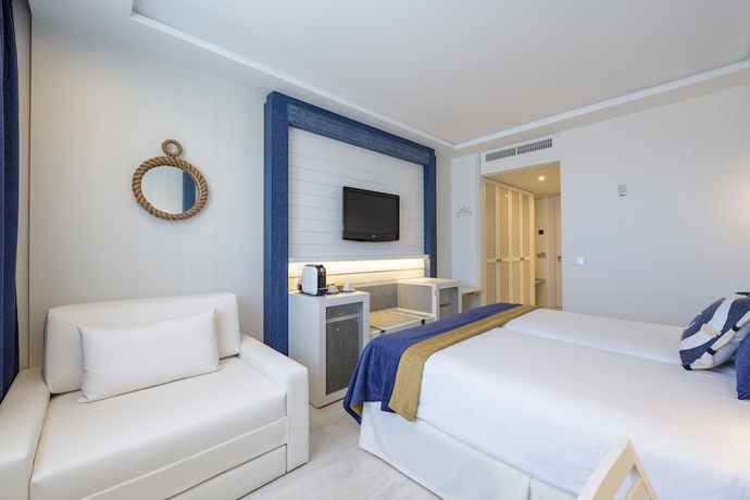 Imagen de la habitación del Hotel Santemar. Foto 6