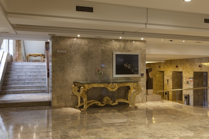 Imagen de los interiores del Hotel Santemar. Foto 16