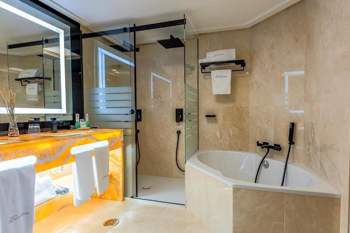 Imagen de la habitación del Hotel Santemar. Foto 13