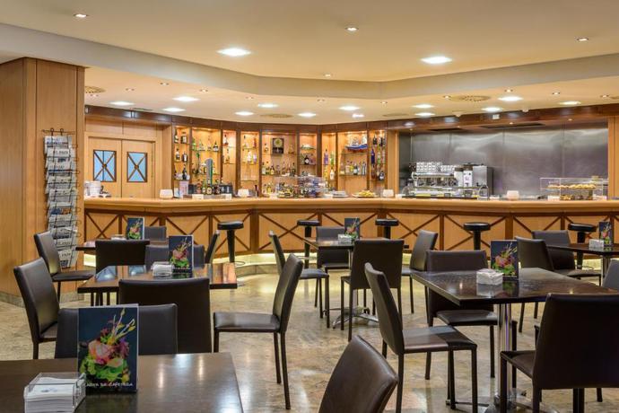 Imagen del bar/restaurante del Hotel Santemar. Foto 4