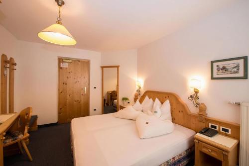Imagen de la habitación del Hotel Santeshotel. Foto 8