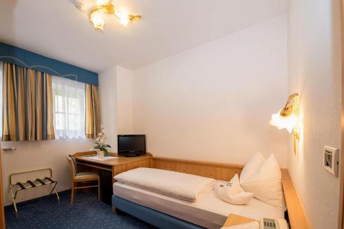 Imagen de la habitación del Hotel Santeshotel. Foto 9