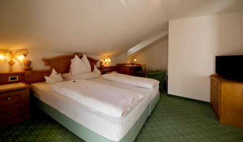 Imagen de la habitación del Hotel Santeshotel. Foto 10