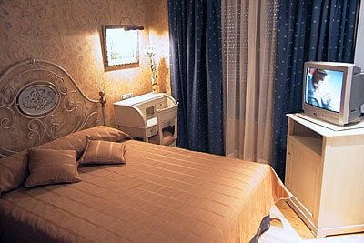 Imagen de la habitación del Hotel Santiago, Benavente. Foto 8