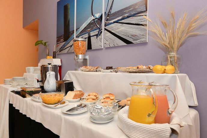 Imagen del bar/restaurante del Hotel Santiago, C&Oacute;RDOBA (AR). Foto 2