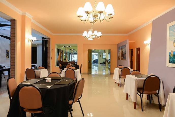 Imagen del bar/restaurante del Hotel Santiago, C&Oacute;RDOBA (AR). Foto 3