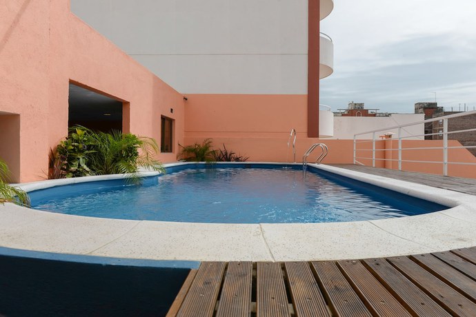 Imagen de la piscina del Hotel Santiago, C&Oacute;RDOBA (AR). Foto 18