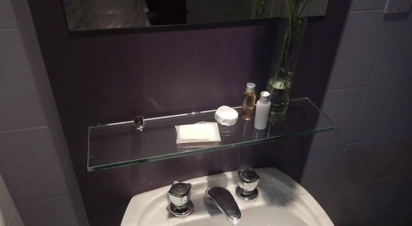 Imagen de la habitación del Hotel Santiago, C&Oacute;RDOBA (AR). Foto 10