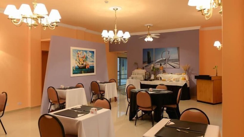 Imagen del bar/restaurante del Hotel Santiago, C&Oacute;RDOBA (AR). Foto 4