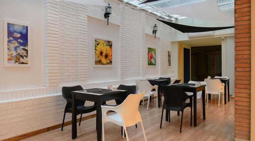 Imagen del bar/restaurante del Hotel Santiago, C&Oacute;RDOBA (AR). Foto 5