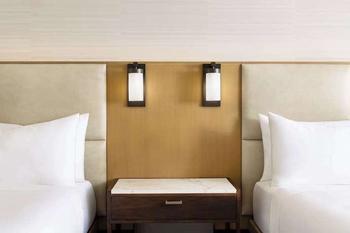 Imagen de la habitación del Hotel Santiago, Curio Collection by Hilton. Foto 9