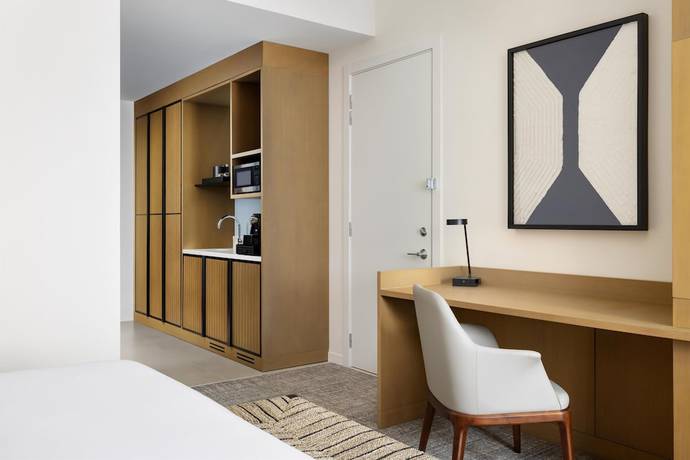 Imagen de la habitación del Hotel Santiago, Curio Collection by Hilton. Foto 11