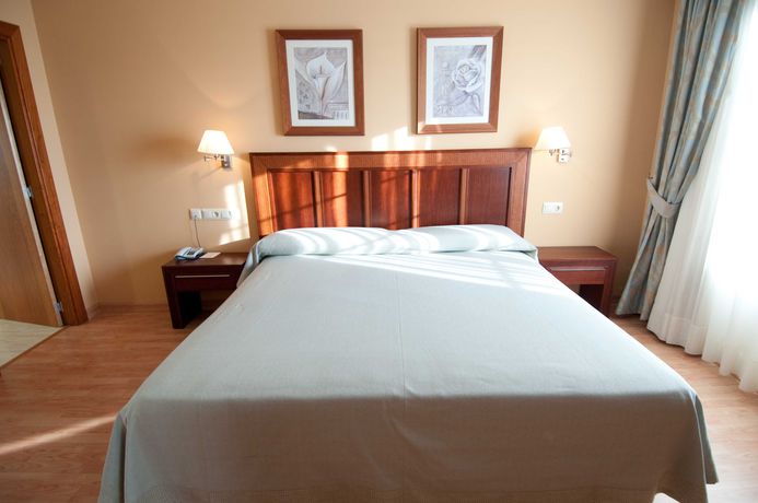 Imagen de la habitación del Hotel Santiago De León. Foto 3