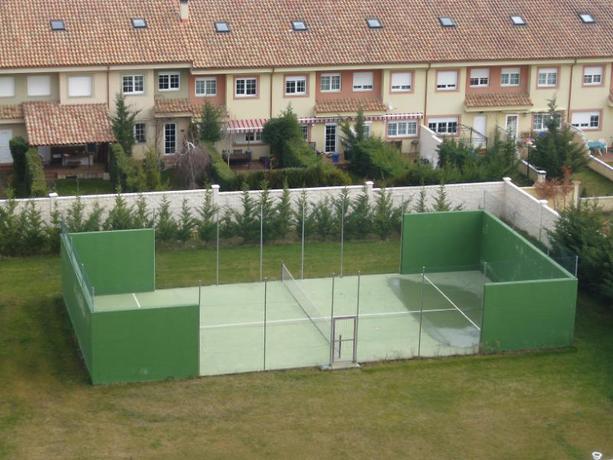 Imagen de los exteriores del Hotel Santiago De León. Foto 8