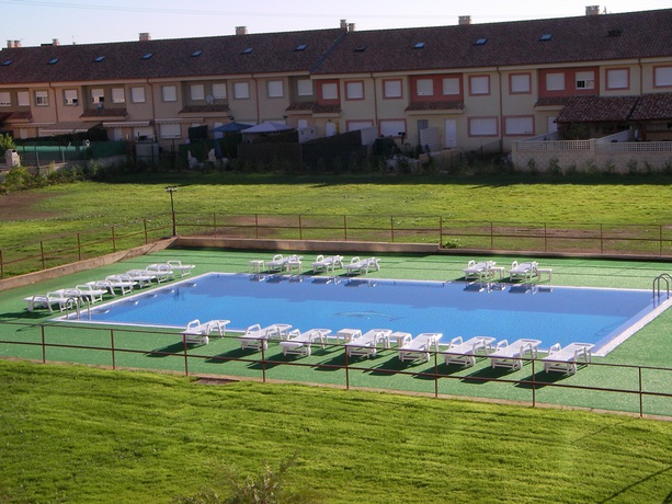 Imagen de la piscina del Hotel Santiago De León. Foto 10