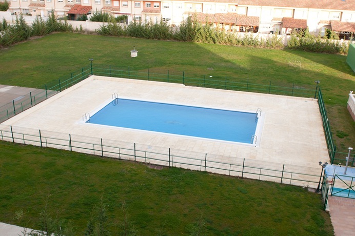 Imagen de la piscina del Hotel Santiago De León. Foto 11